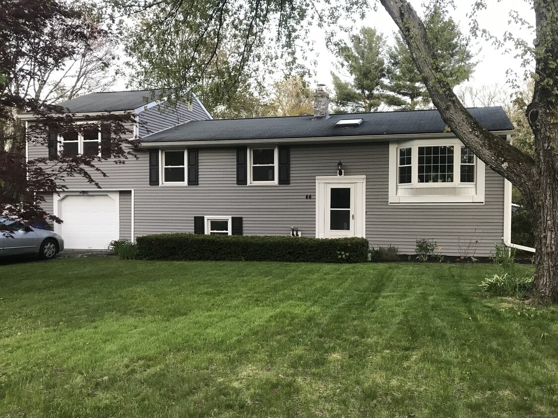 Primary Photo - 44 Simsbury Manor Dr