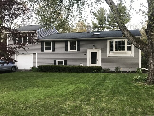 Building Photo - 44 Simsbury Manor Dr