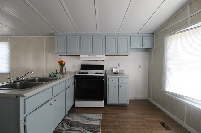 Building Photo - 60 Tency Ln NE