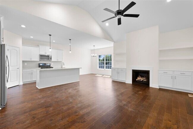 Building Photo - 2310 Trenton Ln