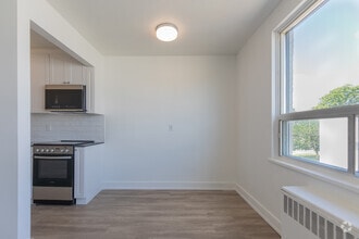 1BR, 1BA - 611SF - Dining Room - 318, 332 & 352 Patricia Avenue