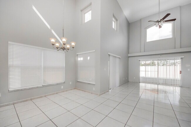 Building Photo - 3227 Brewster Dr