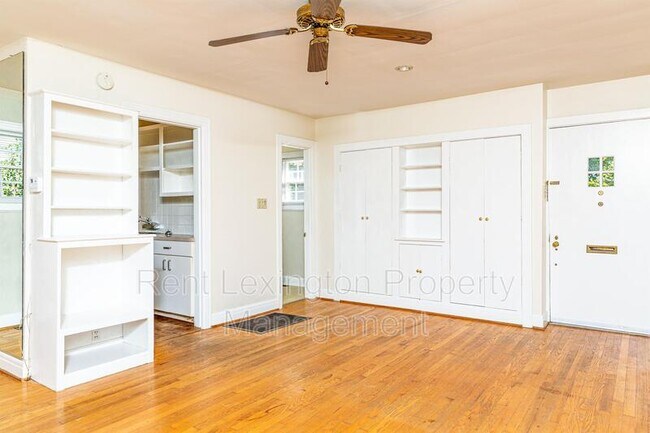 Building Photo - 653 Montclair Dr