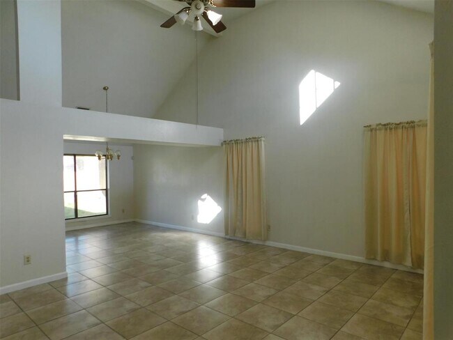 Foto del edificio - 2206 Laurel Land Ln