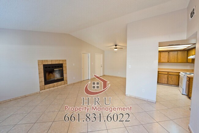 Building Photo - SW-Bakersfield 3 bedrooms+ 2bath