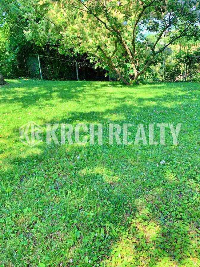 Building Photo - Adorable 2 bedroom, 1 bathroom w/ garage!
