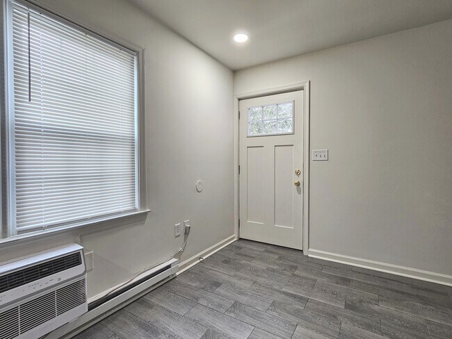 Foto del edificio - 104 Bradford Dr