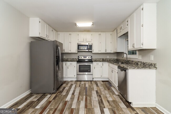 Building Photo - 1620 Sir Galahad Dr SW