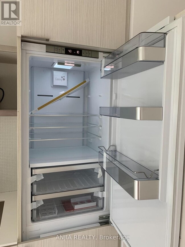 Building Photo - 197 Yonge St