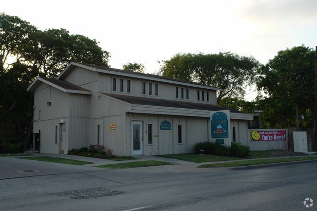 Building Photo - The Fountains Apartments