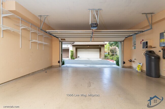 Building Photo - 1996 Lee Way