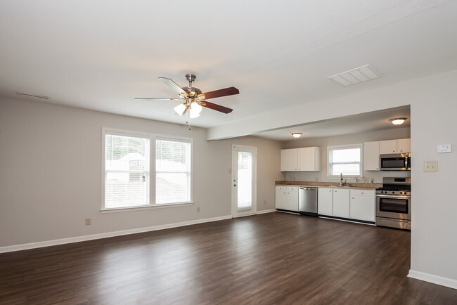 Foto del edificio - 1626 Matthew Allen Cir