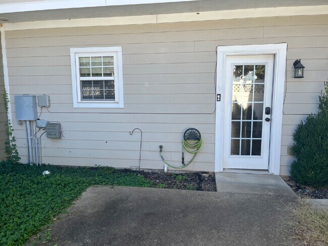 Photo - "Charming 2-Bed Townhouse Retreat with 2.5...