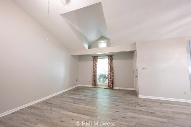 Building Photo - "Charming 2-Bed, 2-Bath Duplex in Prime Franklin Locale – Spacious 1,464 Sq Ft!"