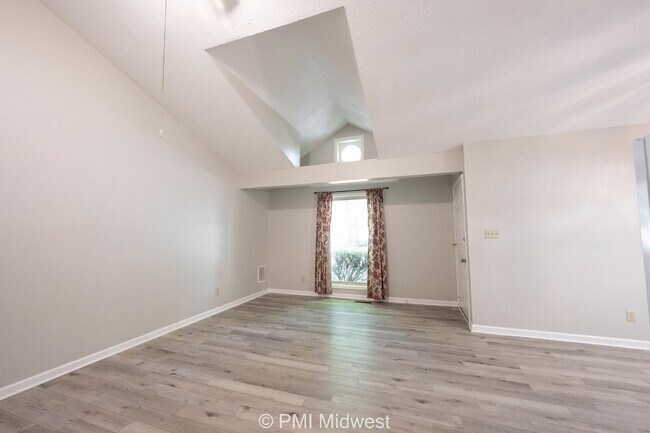 Foto del edificio - "Charming 2-Bed, 2-Bath Duplex in Prime Franklin Locale – Spacious 1,464 Sq Ft!"