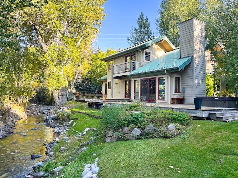 Foto principal - 233 Timberline Rd