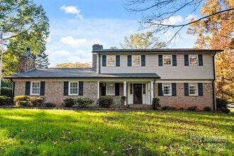 Building Photo - 709 1st Ave N