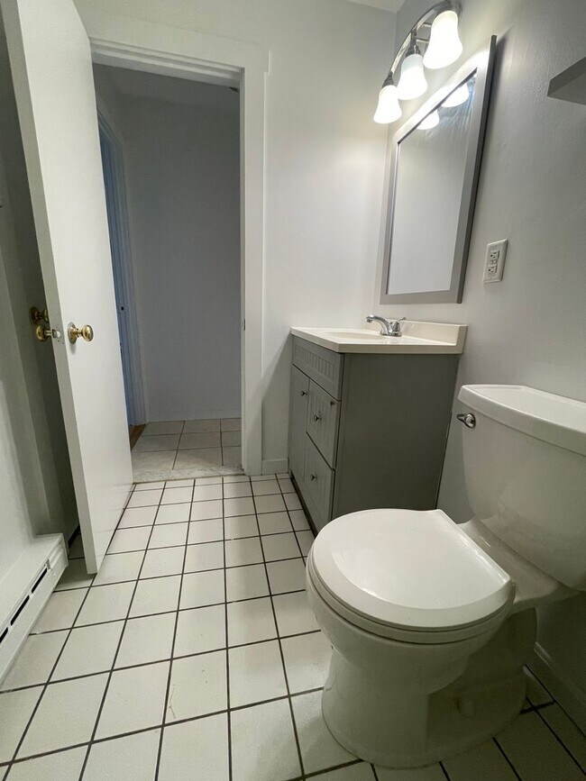 Foto del edificio - Charming 1-bedroom condo ideal for commute...