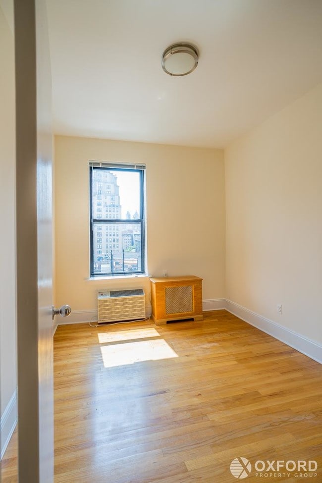 Building Photo - 200 Riverside Drive