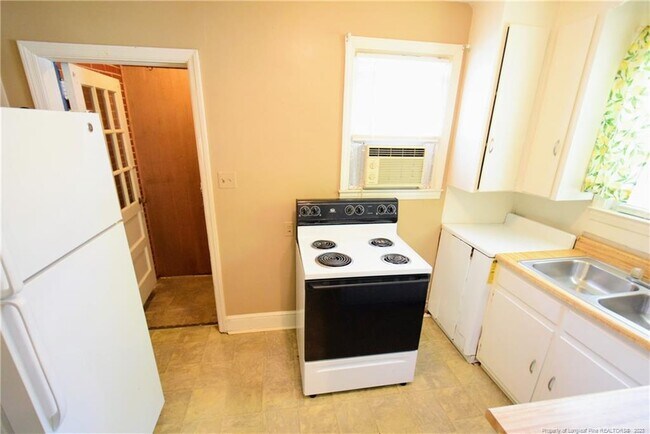 Foto del edificio - 800 Lewis St