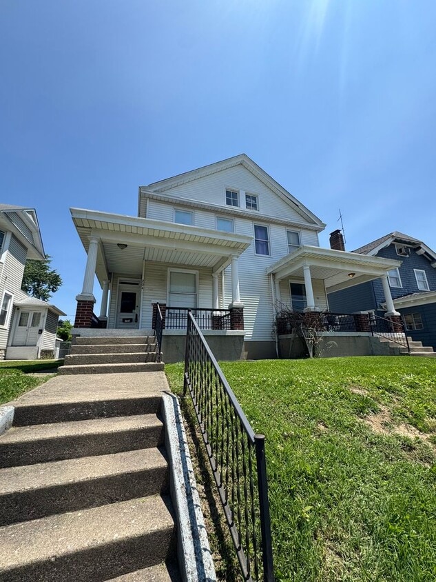 Primary Photo - 202/204 Eaton Avenue