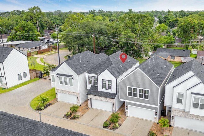 Foto del edificio - 413 Stonework Garden Ln