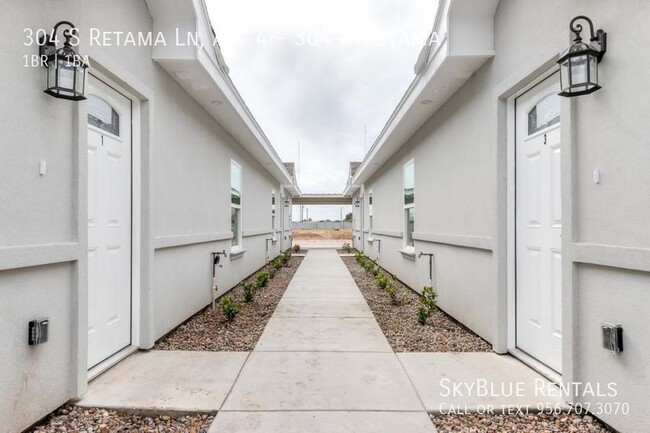 Building Photo - 304 S Retama Ln