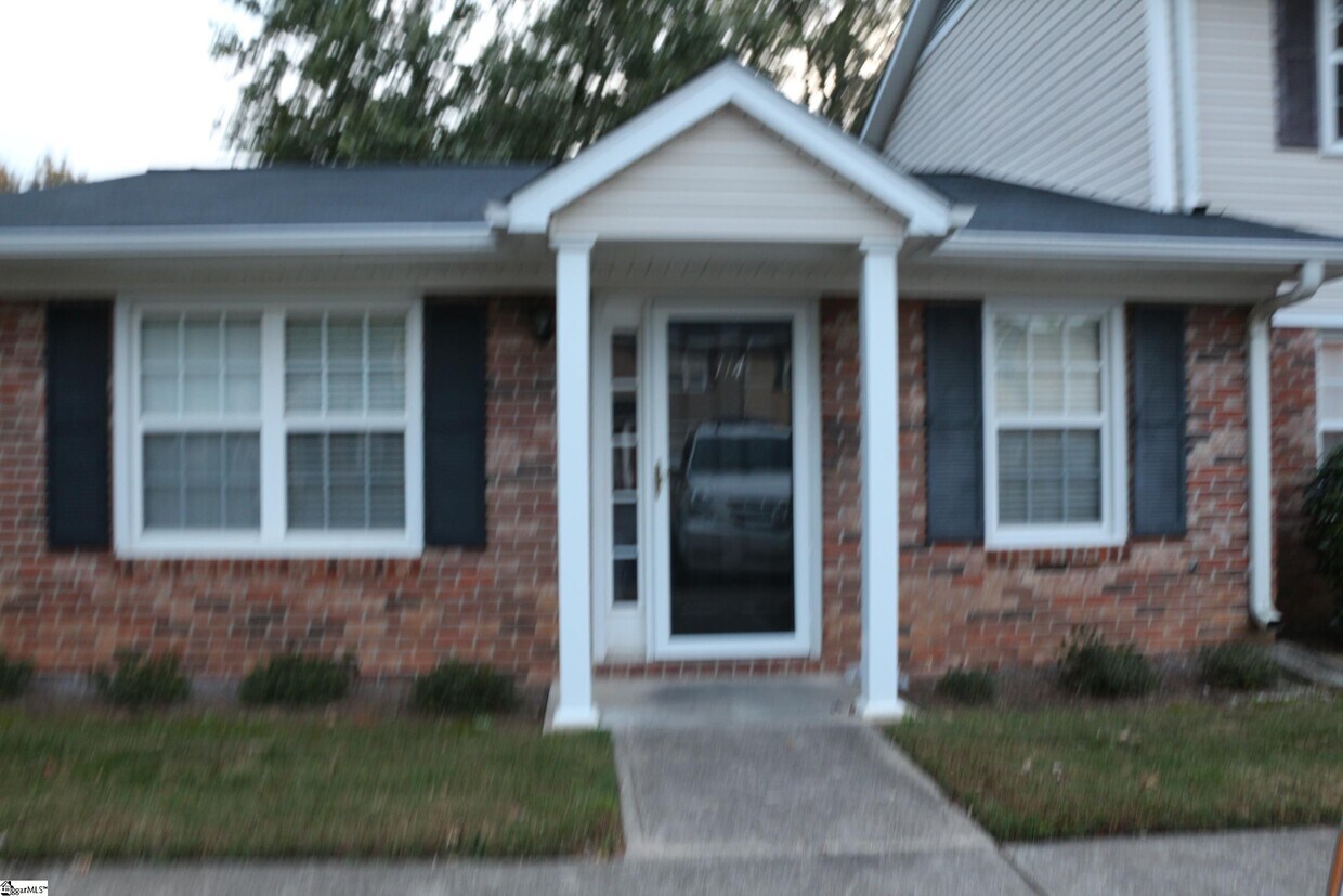 Foto principal - 114 Silver Brook Dr