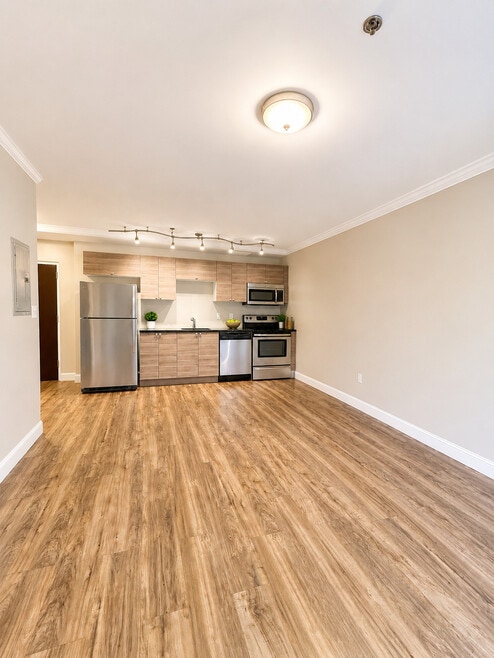 1BR, 1BA - 550 SF - Kitchen - 360 Main
