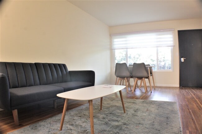 Building Photo - 303 N Oakland Ave