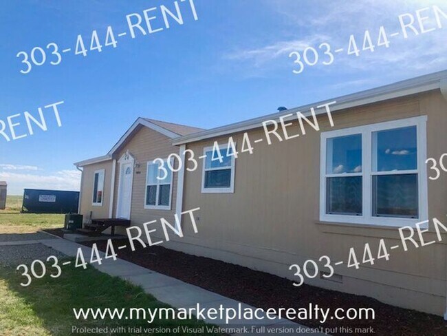 Building Photo - Beautiful 3 Bedroom and 2 Bathrooms Home t...