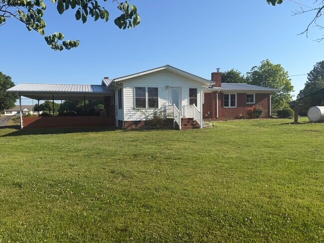Building Photo - 28100 Hwy 24/27
