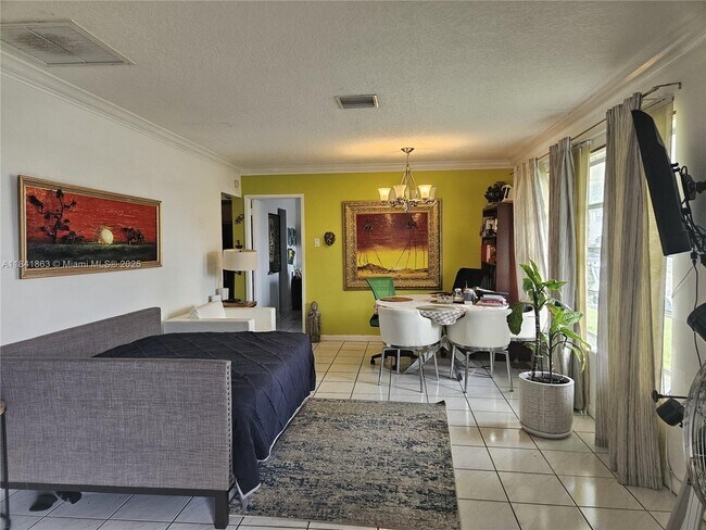 Foto del edificio - 1400 N 16th Ave