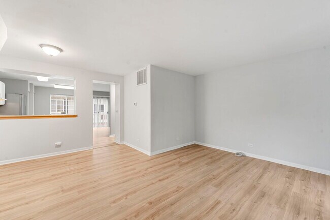 Foto del edificio - 321 W Whispering Oaks Ln