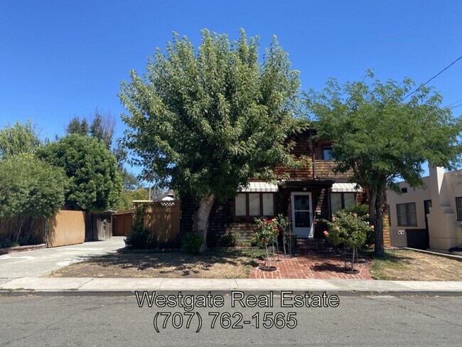 Building Photo - Beautiful West Petaluma 4/3 Home - 514 Bak...
