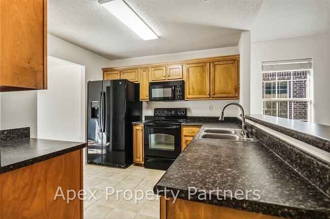 Building Photo - 9860 Southern Oak Way