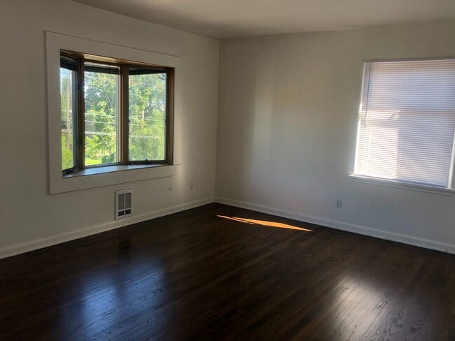 Building Photo - FAIRYTALE OF 1819 LLC QUEEN ANNE