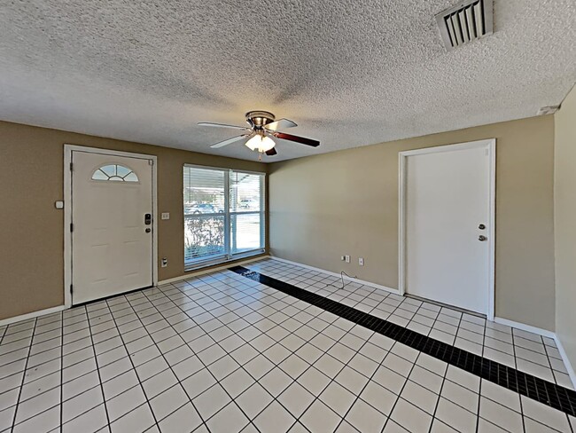 Building Photo - 9080 Arndale Cir