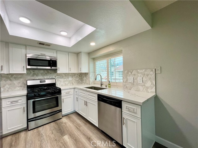 Building Photo - 9753 La Jolla Dr