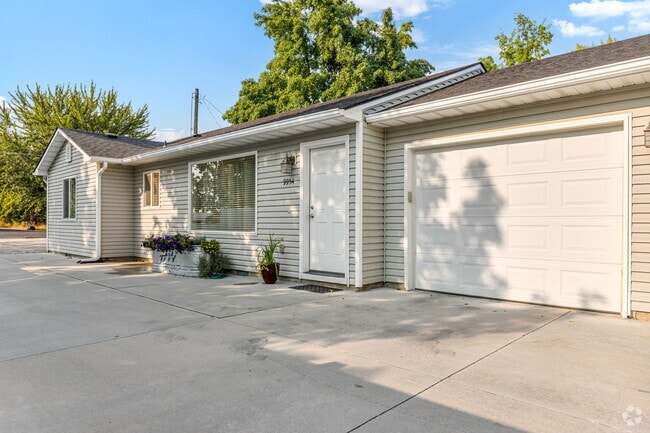 Building Photo - 9954 W Utahna Rd
