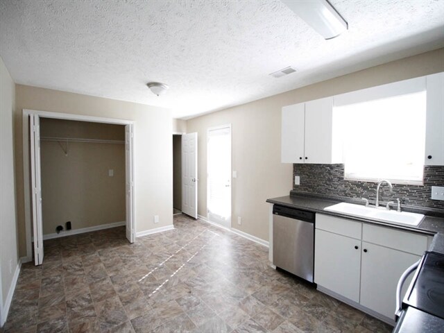 Foto del edificio - 2738 Windwalker Ct