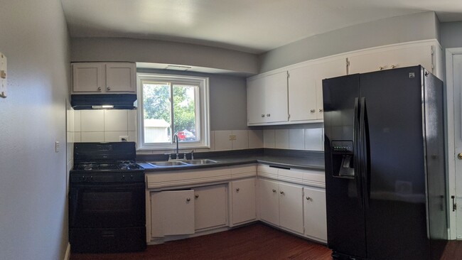 Foto del edificio - 3 Bedroom Ranch Available in Dolton  - $14...