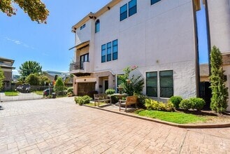 2052 W Main St