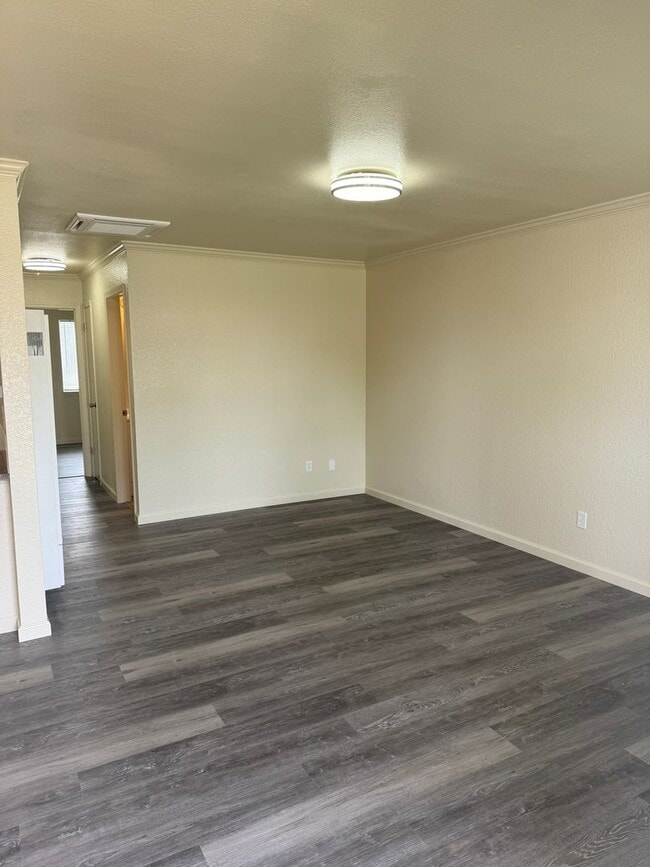 Building Photo - Single Level, Anderson Duplex near Shopping