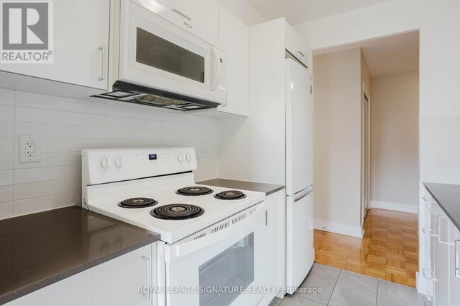 Building Photo - 2-302 Grandstand Pl