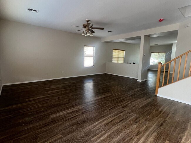 Foto del edificio - Highly desirable Spectrum community! Showi...