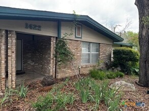 Building Photo - 1422 Mockingbird Ln