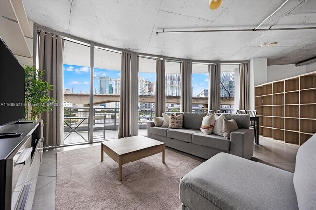 Foto del edificio - 690 SW 1st Ct
