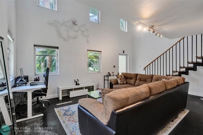 Foto del edificio - 816 SW 4th Ave