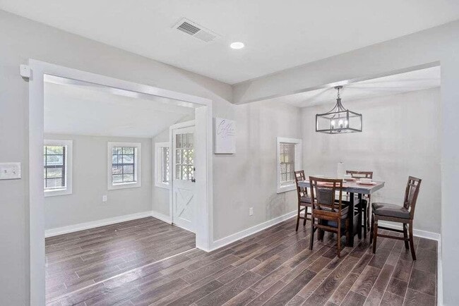 Foto del edificio - 8170 Huntington Dr